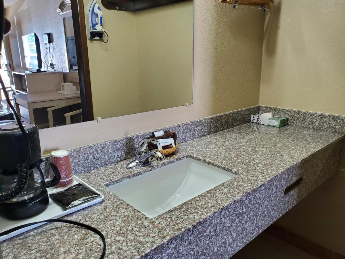 Lodge Usa Motel Guymon Экстерьер фото